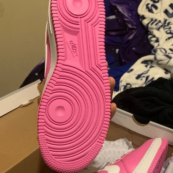 Nike Air Force 1 in Pink and White - Picture 6 of 7